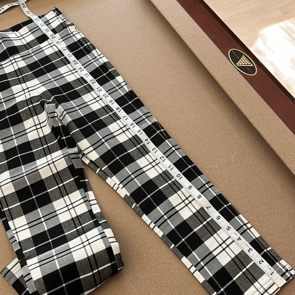 NEW PATRIZIA LUCA
High Waist Capri Pants - Size XS - Picture 7 of 9